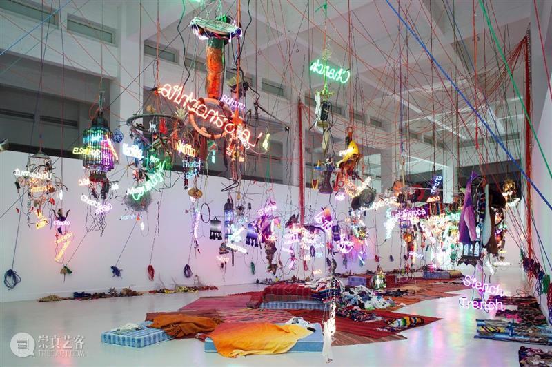 卓纳香港夏季群展｜杰森·罗德斯（Jason Rhoades）《水晶灯》 博文精选 卓纳画廊DavidZwirner 卓纳 香港 杰森 罗德斯 Rhoades 水晶灯 真实世界 现场 群展 画廊 崇真艺客