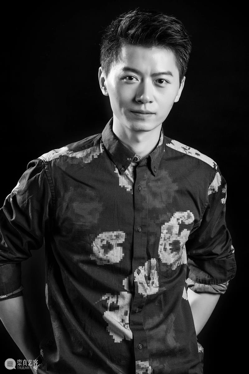 电音荒诞喜剧《欲望街角》| 屈楚萧、朱颜曼滋领衔主演  幕间戏剧 电音 喜剧 欲望街角 屈楚萧 朱颜曼滋 都市 天际线 高楼 上班族 生活 崇真艺客