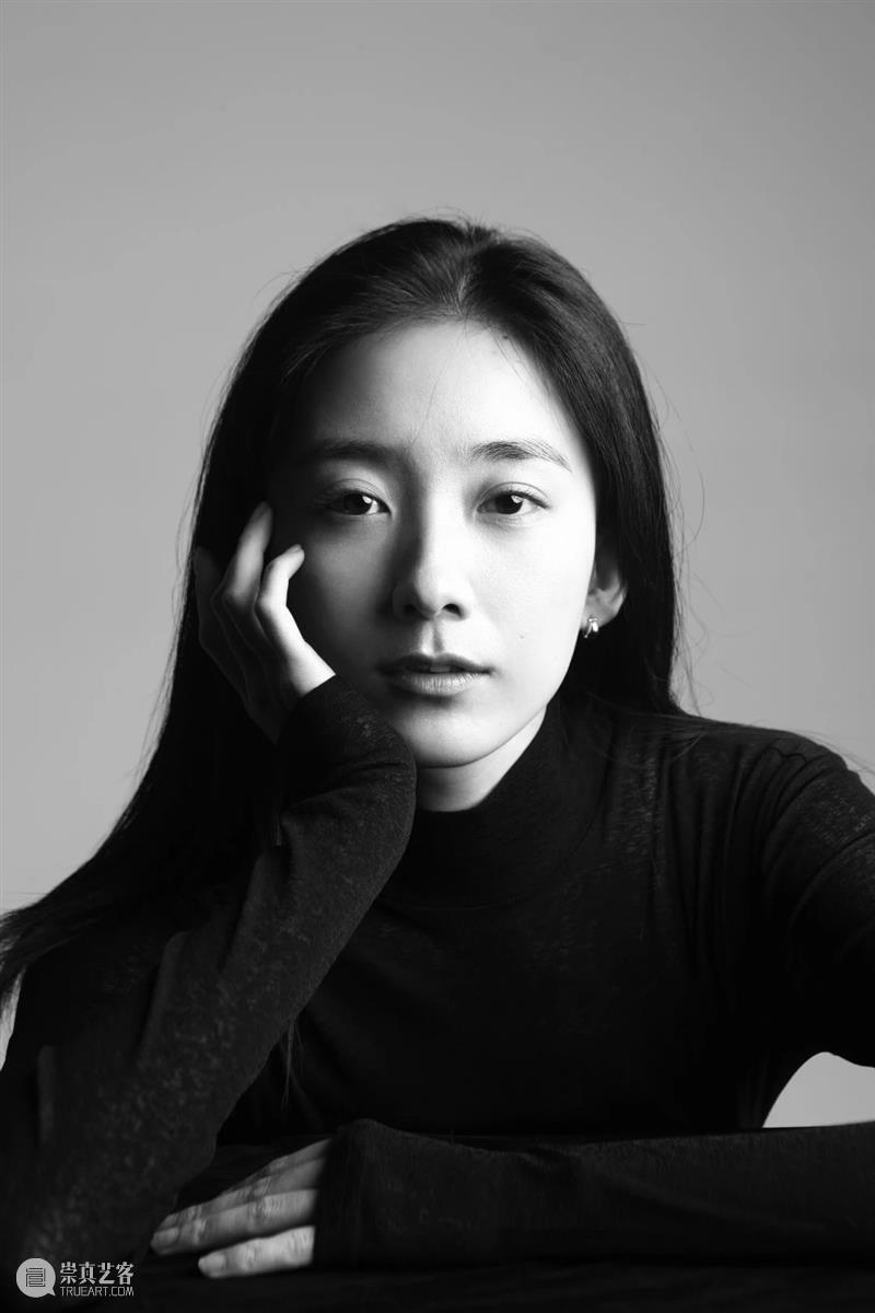 电音荒诞喜剧《欲望街角》| 屈楚萧、朱颜曼滋领衔主演  幕间戏剧 电音 喜剧 欲望街角 屈楚萧 朱颜曼滋 都市 天际线 高楼 上班族 生活 崇真艺客