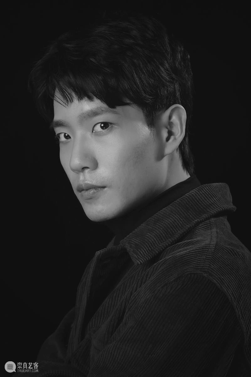 电音荒诞喜剧《欲望街角》| 屈楚萧、朱颜曼滋领衔主演  幕间戏剧 电音 喜剧 欲望街角 屈楚萧 朱颜曼滋 都市 天际线 高楼 上班族 生活 崇真艺客