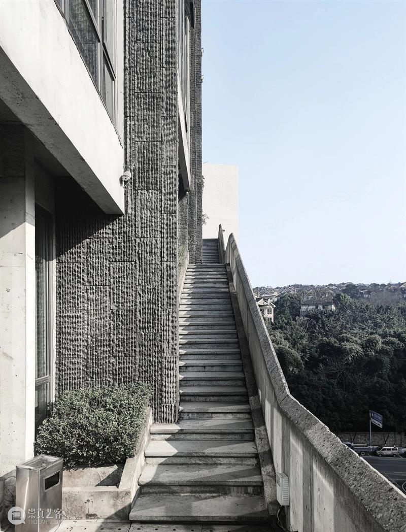 建筑丨重庆房子：一座房子，如何象征一座城市？ 建筑 重庆 房子 城市 上方 中国舞台美术学会 右上 星标 本文 周id 崇真艺客