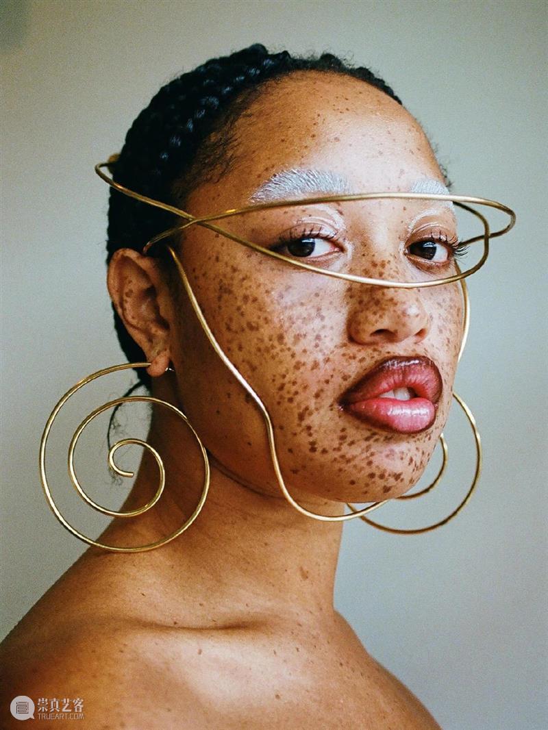 【IFA-艺术赏析】Laura Estrada | 赋予佩戴者选择的身份和个性的方式  戴馨瑀 艺术 身份 佩戴者 个性 Laura Estrada 方式 IFA 技术 之间 崇真艺客