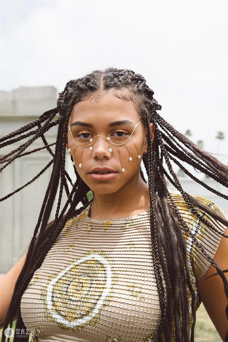 【IFA-艺术赏析】Laura Estrada | 赋予佩戴者选择的身份和个性的方式  戴馨瑀 艺术 身份 佩戴者 个性 Laura Estrada 方式 IFA 技术 之间 崇真艺客