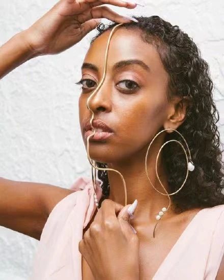 【IFA-艺术赏析】Laura Estrada | 赋予佩戴者选择的身份和个性的方式  戴馨瑀 艺术 身份 佩戴者 个性 Laura Estrada 方式 IFA 技术 之间 崇真艺客