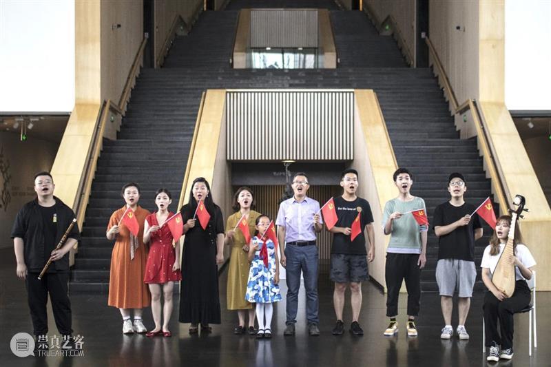 庆祝建党百年华诞  清华艺博歌声悠扬 华诞 清华 艺博 歌声 中国共产党 清华大学艺术博物馆 红歌 快闪秀 红色 海洋 崇真艺客
