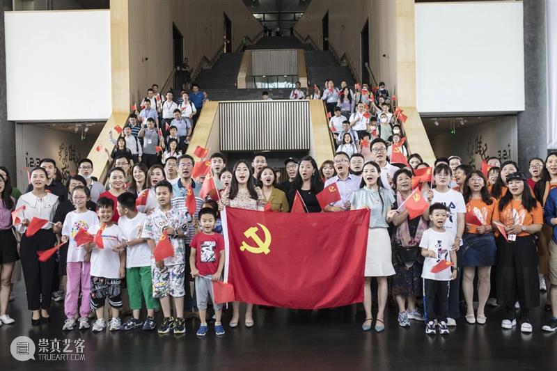 庆祝建党百年华诞  清华艺博歌声悠扬 华诞 清华 艺博 歌声 中国共产党 清华大学艺术博物馆 红歌 快闪秀 红色 海洋 崇真艺客