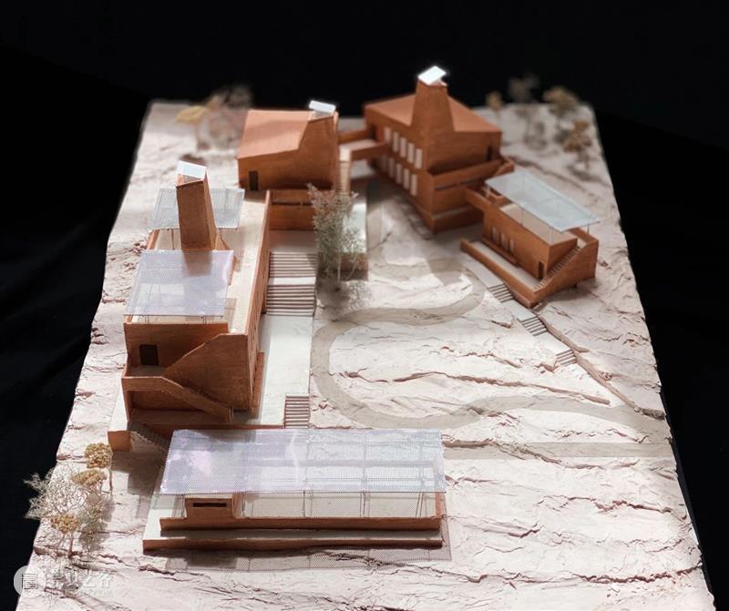 高耸通风塔，肯尼亚‘狮子’初创园区 / Kéré Architecture Kéré Architecture 肯尼亚 狮子 园区 图尔卡纳湖畔 信息 技术 当地 年轻人 崇真艺客