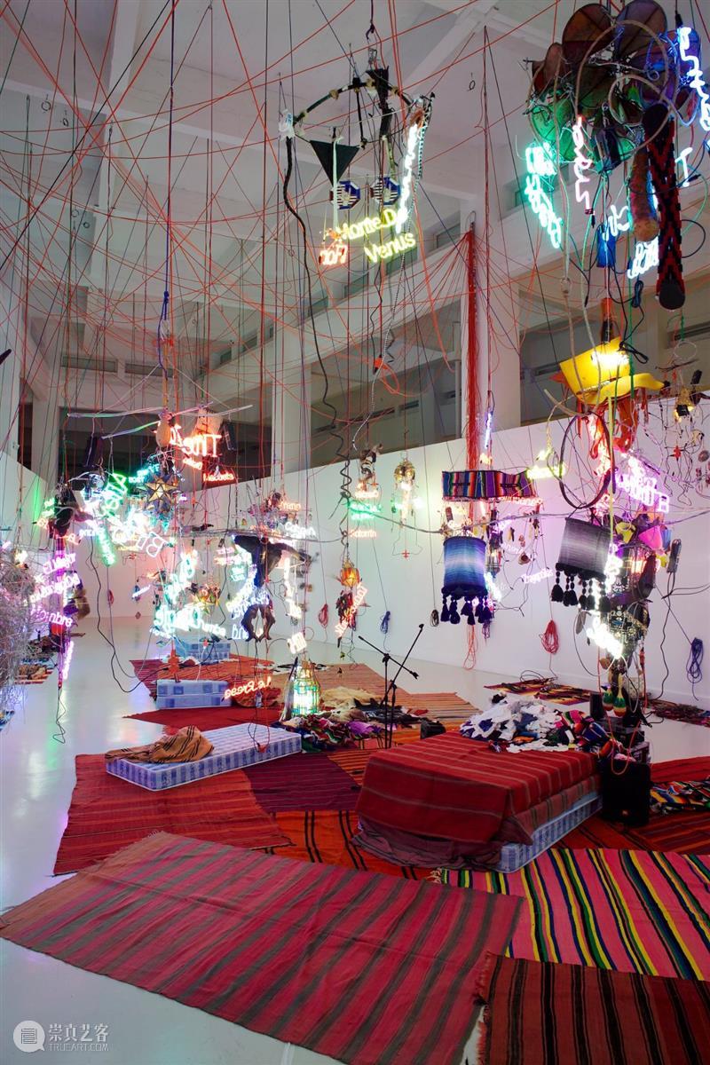 今日生日 ｜ 杰森·罗德斯（Jason Rhoades） 杰森 罗德斯 Rhoades 生日 Jason 华纳坦吉尔吊灯 西班牙 马拉加 现代 艺术 崇真艺客