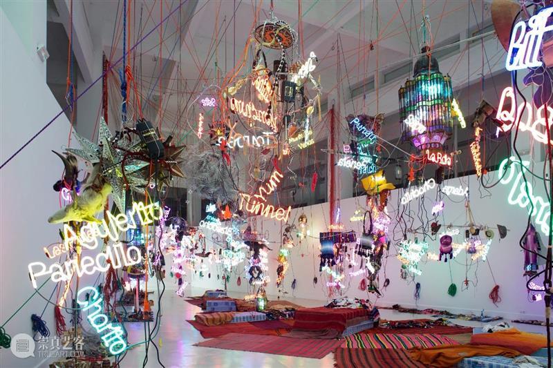 今日生日 ｜ 杰森·罗德斯（Jason Rhoades） 杰森 罗德斯 Rhoades 生日 Jason 华纳坦吉尔吊灯 西班牙 马拉加 现代 艺术 崇真艺客