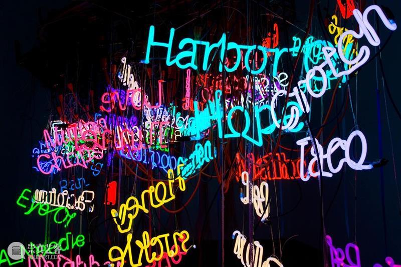 今日生日 ｜ 杰森·罗德斯（Jason Rhoades） 杰森 罗德斯 Rhoades 生日 Jason 华纳坦吉尔吊灯 西班牙 马拉加 现代 艺术 崇真艺客