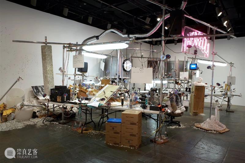 今日生日 ｜ 杰森·罗德斯（Jason Rhoades） 杰森 罗德斯 Rhoades 生日 Jason 华纳坦吉尔吊灯 西班牙 马拉加 现代 艺术 崇真艺客