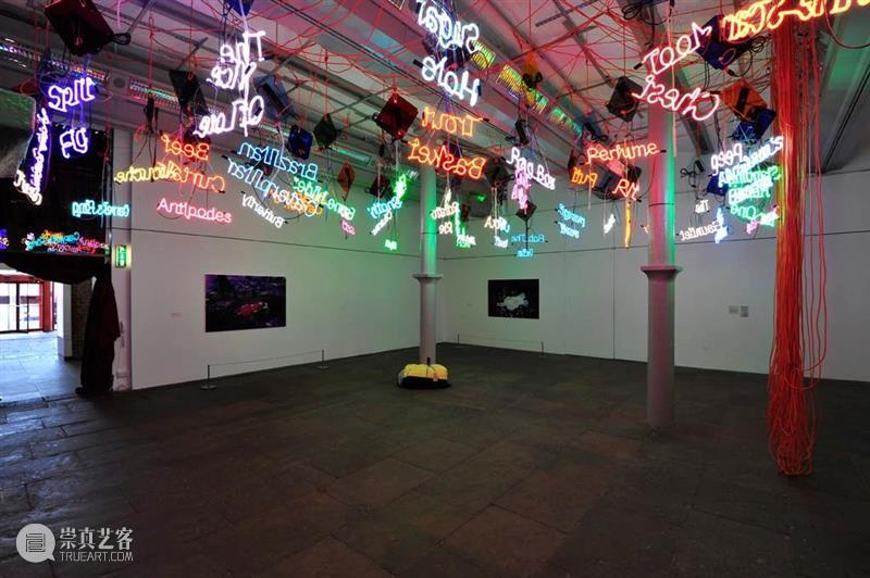 今日生日 | 杰森·罗德斯(Jason Rhoades) 杰森 罗德斯 Rhoades 生日 Jason 华纳坦吉尔吊灯 西班牙 马拉加 现代 艺术 崇真艺客
