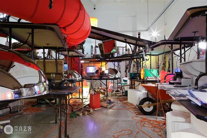 今日生日 | 杰森·罗德斯(Jason Rhoades) 杰森 罗德斯 Rhoades 生日 Jason 华纳坦吉尔吊灯 西班牙 马拉加 现代 艺术 崇真艺客