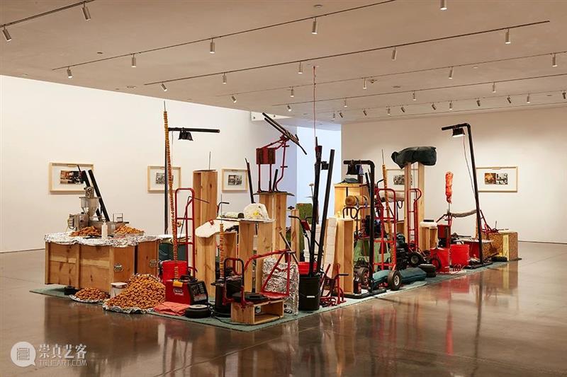 今日生日 ｜ 杰森·罗德斯（Jason Rhoades） 杰森 罗德斯 Rhoades 生日 Jason 华纳坦吉尔吊灯 西班牙 马拉加 现代 艺术 崇真艺客