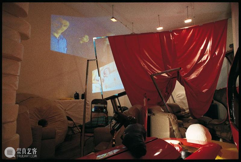 今日生日 | 杰森·罗德斯(Jason Rhoades) 杰森 罗德斯 Rhoades 生日 Jason 华纳坦吉尔吊灯 西班牙 马拉加 现代 艺术 崇真艺客