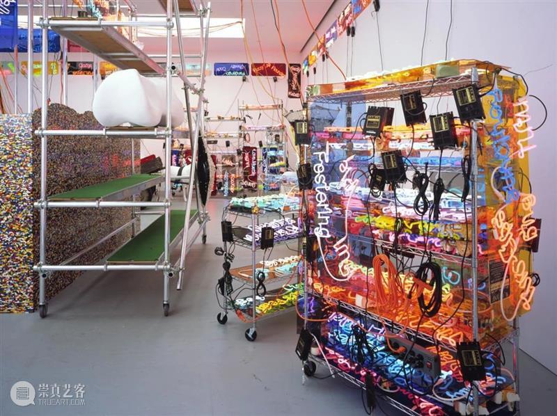 今日生日 | 杰森·罗德斯(Jason Rhoades) 杰森 罗德斯 Rhoades 生日 Jason 华纳坦吉尔吊灯 西班牙 马拉加 现代 艺术 崇真艺客