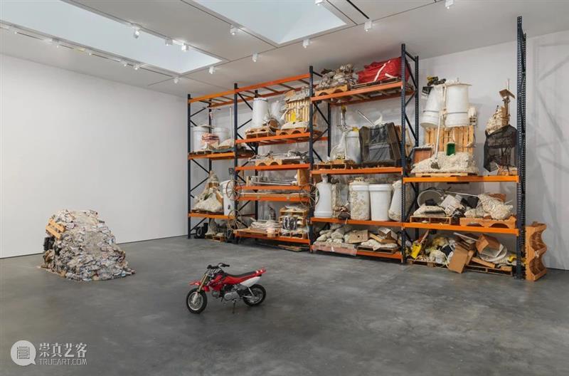 今日生日 ｜ 杰森·罗德斯（Jason Rhoades） 杰森 罗德斯 Rhoades 生日 Jason 华纳坦吉尔吊灯 西班牙 马拉加 现代 艺术 崇真艺客