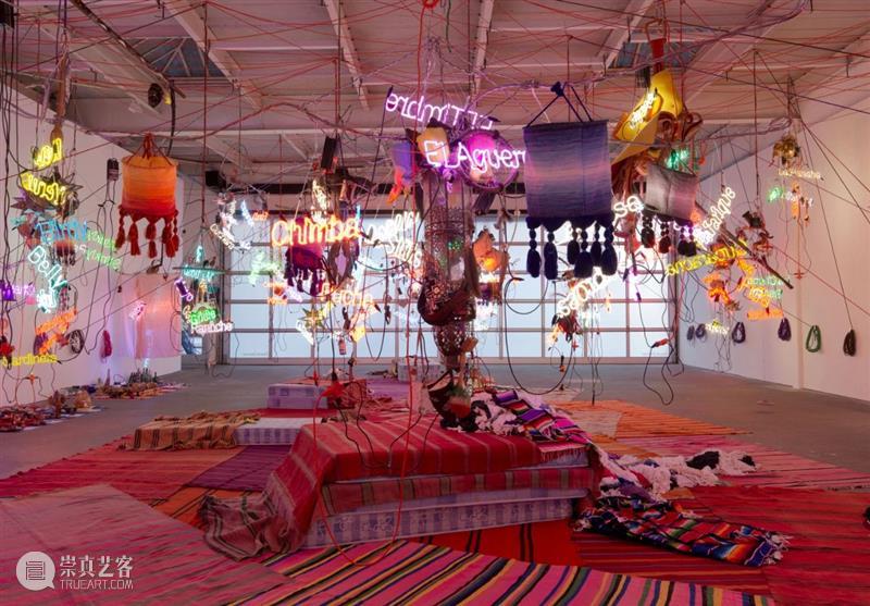 今日生日 | 杰森·罗德斯(Jason Rhoades) 杰森 罗德斯 Rhoades 生日 Jason 华纳坦吉尔吊灯 西班牙 马拉加 现代 艺术 崇真艺客