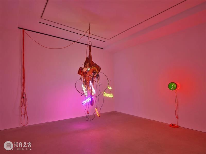 今日生日 ｜ 杰森·罗德斯（Jason Rhoades） 杰森 罗德斯 Rhoades 生日 Jason 华纳坦吉尔吊灯 西班牙 马拉加 现代 艺术 崇真艺客