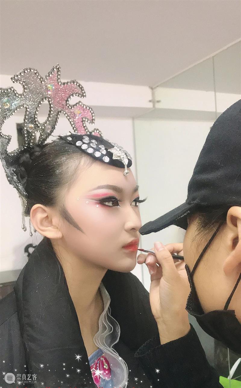 全面传承、根植舞台——北京戏曲艺术职业学院策展理念发布 舞台 理念 北京戏曲艺术职业学院 上方 中国舞台美术学会 右上 星标 夏花 万物 院校 崇真艺客