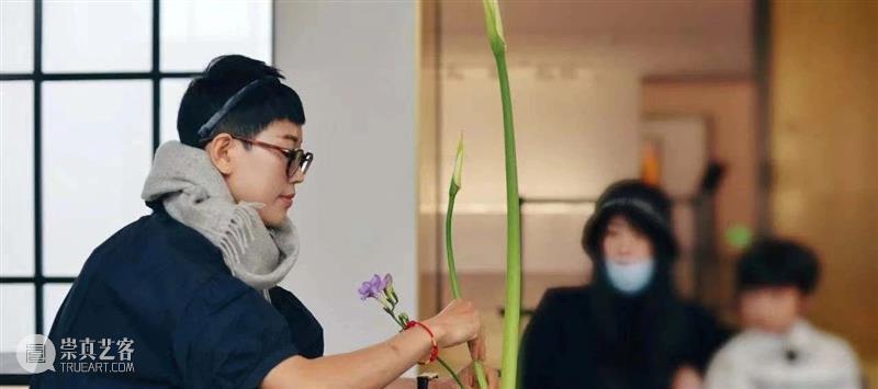 周末，来一场畅快的松间瑜伽吧！ 瑜伽 周末 松间 生机 生活 炎炎 何以解忧 自然 艺术 身体 崇真艺客