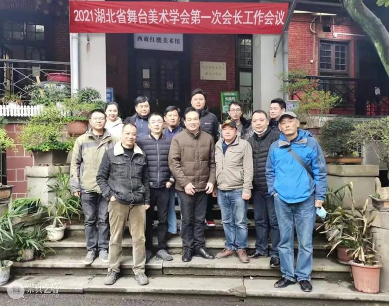 四届展丨湖北省舞台美术学会“四届展”策展理念揭密 舞台 美术 学会 湖北省 理念 展丨 策展 上方 中国舞台美术学会 右上 崇真艺客