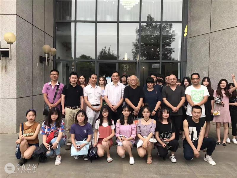 四届展丨湖北省舞台美术学会“四届展”策展理念揭密 舞台 美术 学会 湖北省 理念 展丨 策展 上方 中国舞台美术学会 右上 崇真艺客