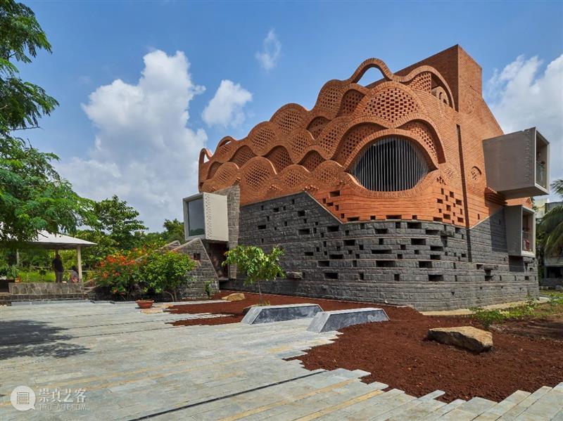 建一座堡垒，Gadi 私宅 / PMA madhushala 博文精选 ADCNews 堡垒 私宅 PMA madhushala Patil HemantPatil 家族 sardars 继承人 兄弟 崇真艺客