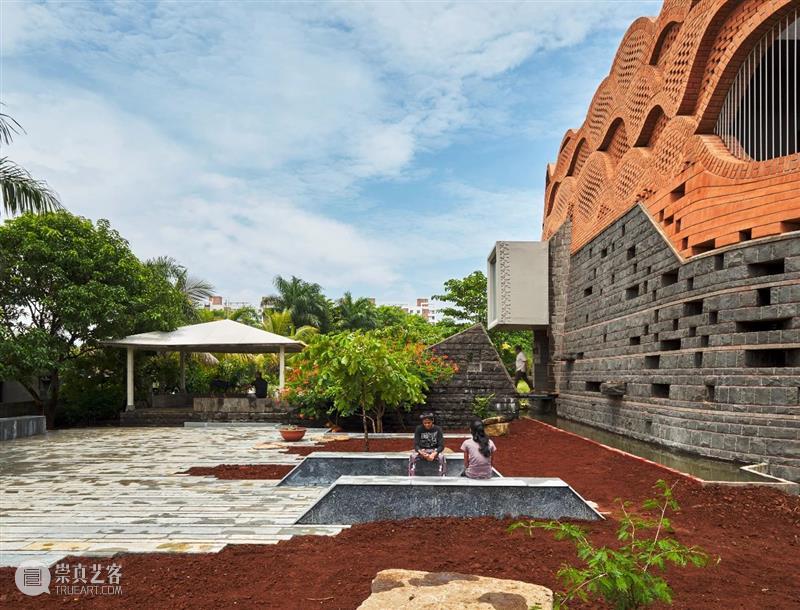 建一座堡垒，Gadi 私宅 / PMA madhushala 博文精选 ADCNews 堡垒 私宅 PMA madhushala Patil HemantPatil 家族 sardars 继承人 兄弟 崇真艺客