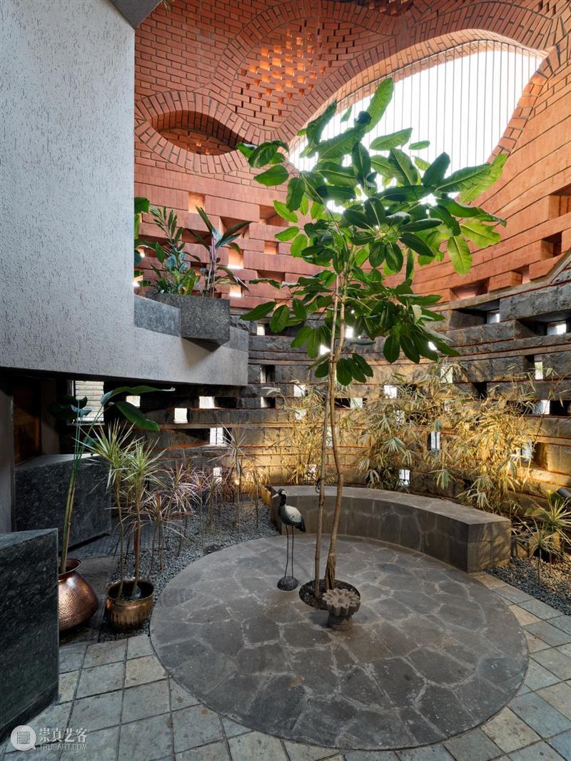 建一座堡垒，Gadi 私宅 / PMA madhushala 博文精选 ADCNews 堡垒 私宅 PMA madhushala Patil HemantPatil 家族 sardars 继承人 兄弟 崇真艺客
