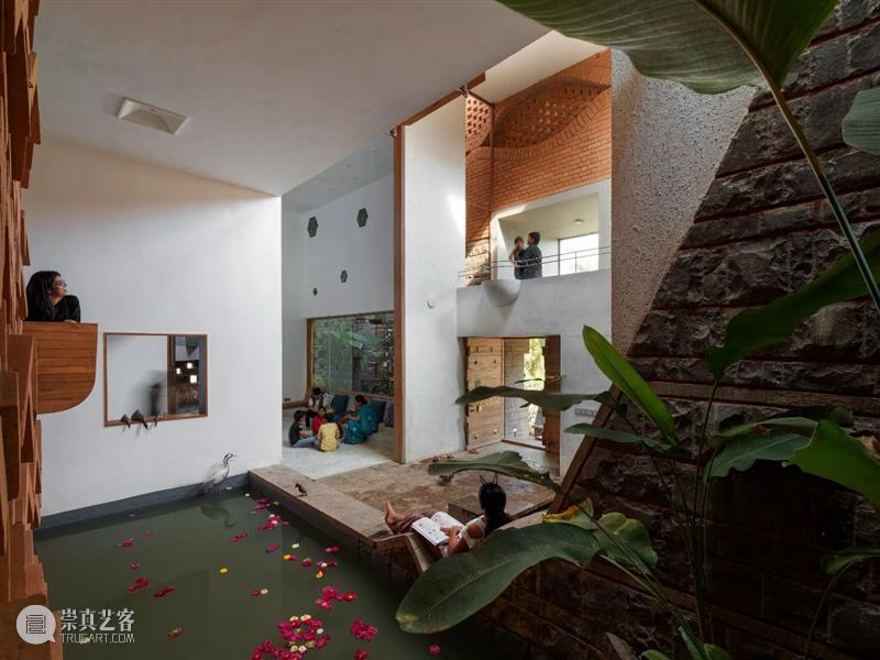 建一座堡垒，Gadi 私宅 / PMA madhushala 博文精选 ADCNews 堡垒 私宅 PMA madhushala Patil HemantPatil 家族 sardars 继承人 兄弟 崇真艺客