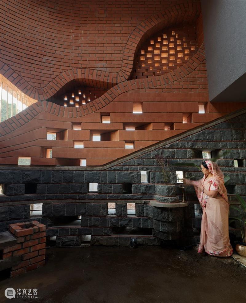 建一座堡垒，Gadi 私宅 / PMA madhushala 博文精选 ADCNews 堡垒 私宅 PMA madhushala Patil HemantPatil 家族 sardars 继承人 兄弟 崇真艺客