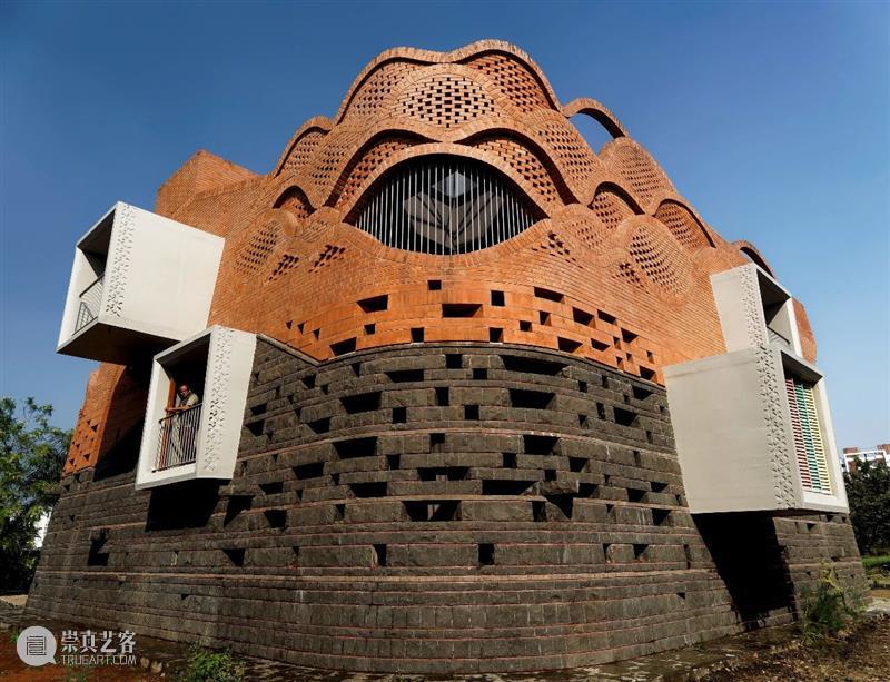 建一座堡垒，Gadi 私宅 / PMA madhushala 博文精选 ADCNews 堡垒 私宅 PMA madhushala Patil HemantPatil 家族 sardars 继承人 兄弟 崇真艺客