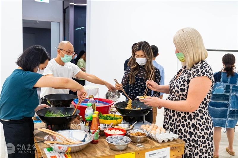 今日生日｜里克利·提拉瓦尼（Rirkrit Tiravanija）  卓纳画廊DavidZwirner 里克利 Tiravanija 提拉瓦尼 生日 里克利·提拉瓦尼 肖像 关系 美学 运动 代表人物 崇真艺客