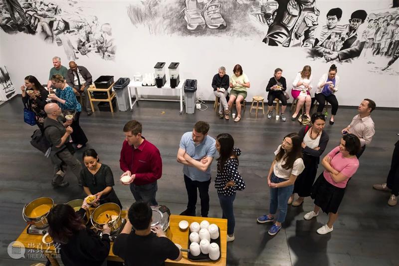今日生日｜里克利·提拉瓦尼（Rirkrit Tiravanija）  卓纳画廊DavidZwirner 里克利 Tiravanija 提拉瓦尼 生日 里克利·提拉瓦尼 肖像 关系 美学 运动 代表人物 崇真艺客