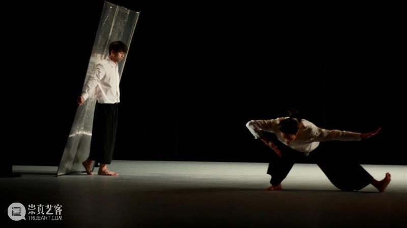 电子节目册｜国舞剧场委约作品《鲶鱼效应》，一场真实好友间的剧本杀 鲶鱼效应 作品 好友 剧本 电子 节目 册｜国舞剧场委约 宣传片 国舞剧场委约 舞蹈 崇真艺客