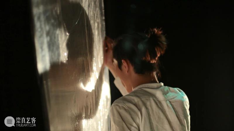 电子节目册｜国舞剧场委约作品《鲶鱼效应》，一场真实好友间的剧本杀 鲶鱼效应 作品 好友 剧本 电子 节目 册｜国舞剧场委约 宣传片 国舞剧场委约 舞蹈 崇真艺客