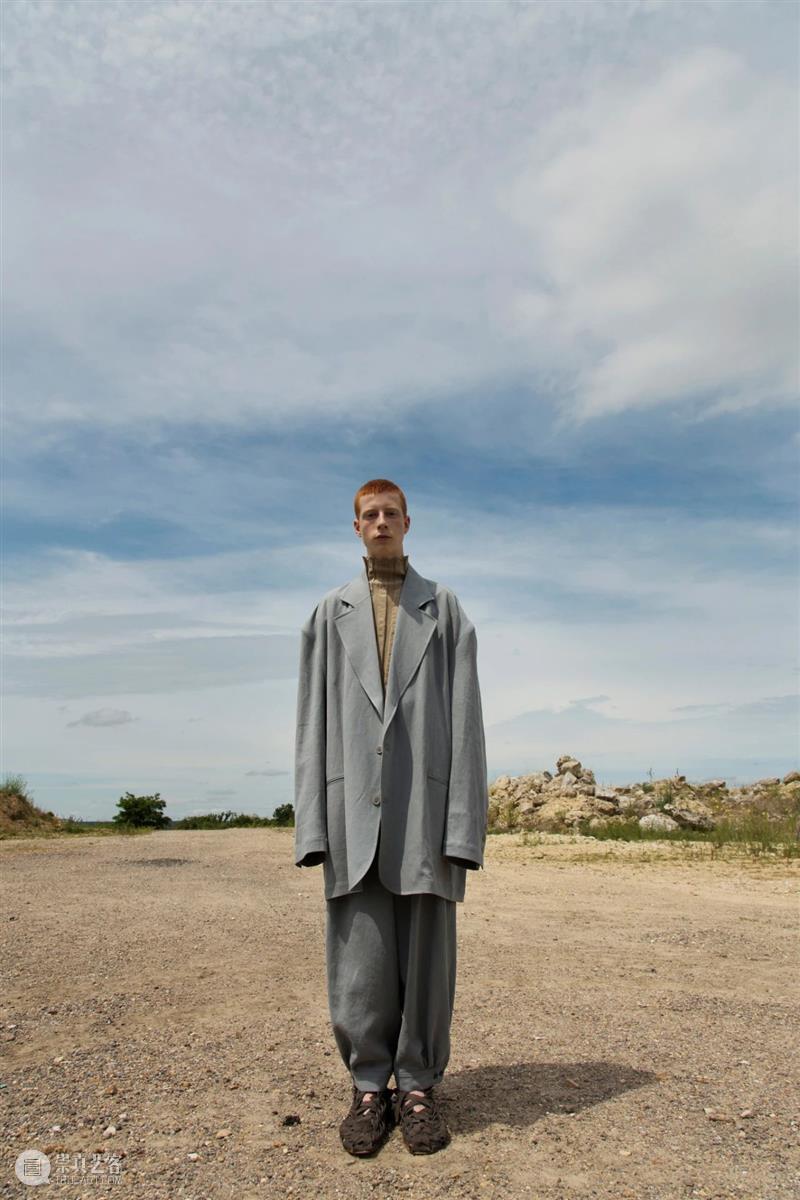 【IFA-时尚资讯】Hed Mayner | 无关性别的犹太剪裁服装 Hed Mayner 服装 犹太 IFA 资讯 性别 我希望 思路 个人 崇真艺客