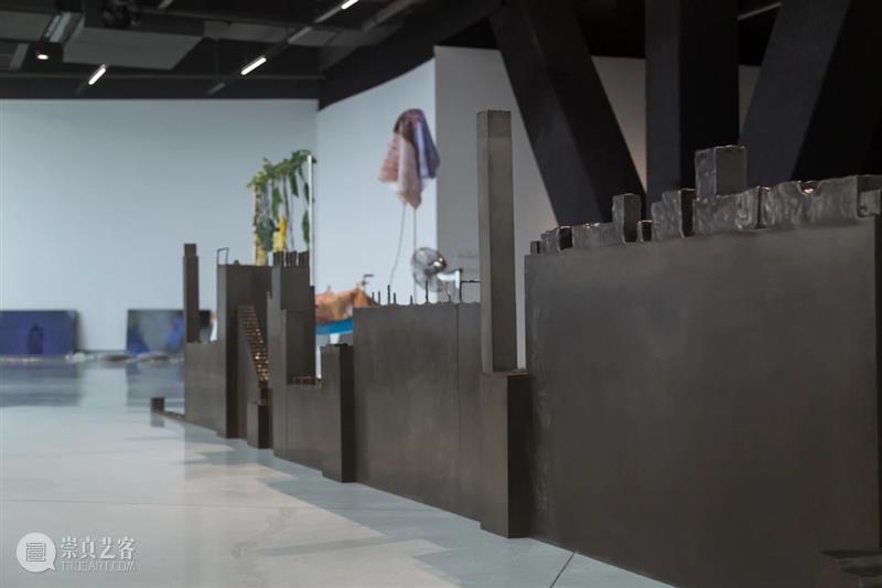 ≡ 娜布其 | 群展“汲物之思” | 南京金鹰美术馆 娜布其 汲物 群展 南京金鹰美术馆 Nabuqi 空间 风景 View Space 青铜 崇真艺客