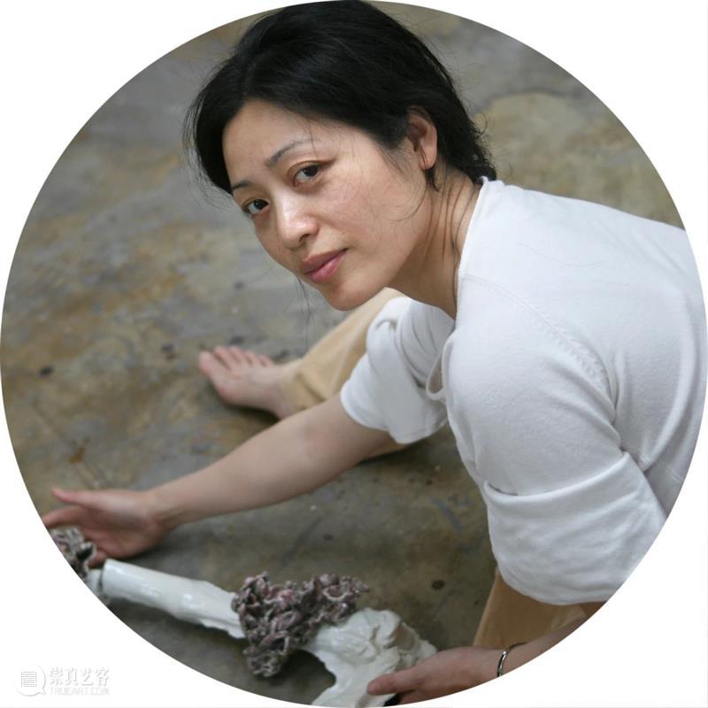从泥土到语言 | 陈小丹：用花和骨头砌长城 视频资讯 明珠美术馆PAM 泥土 语言 陈小丹 骨头 长城 上海明珠美术馆 陶瓷 媒介 现场 上海明珠美术馆策划举办 崇真艺客