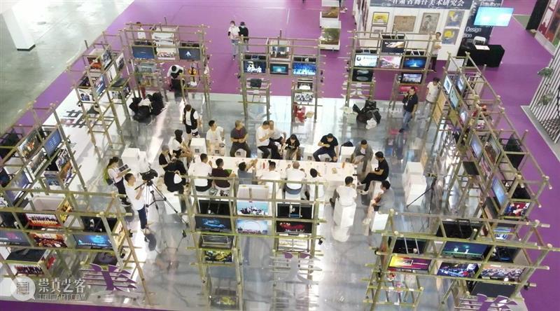 各省市丨​华盛篇章启，造美之人来——浙江省舞台美术学会展区纵览 舞台 展区 美术 学会 浙江省 华盛 篇章 上方 中国舞台美术学会 右上 崇真艺客