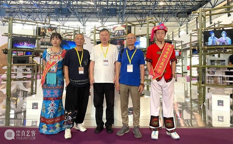 各省市丨​华盛篇章启，造美之人来——浙江省舞台美术学会展区纵览 舞台 展区 美术 学会 浙江省 华盛 篇章 上方 中国舞台美术学会 右上 崇真艺客