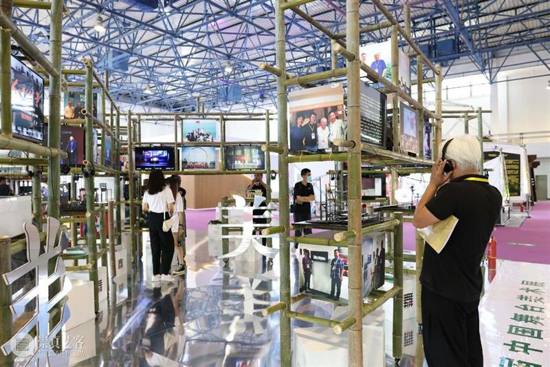 各省市丨​华盛篇章启，造美之人来——浙江省舞台美术学会展区纵览 舞台 展区 美术 学会 浙江省 华盛 篇章 上方 中国舞台美术学会 右上 崇真艺客