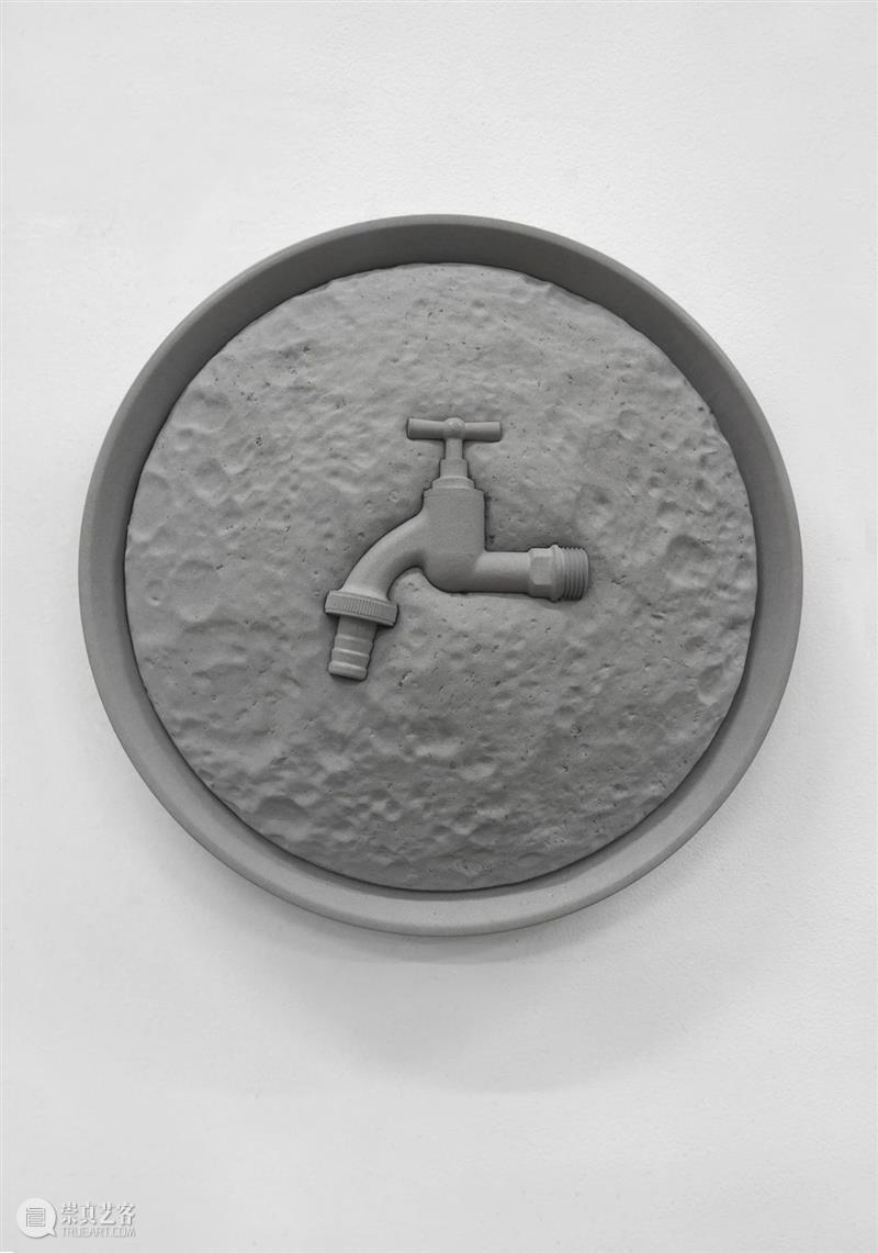 过去的未来主义艺术家：高磊  北京当代艺博会 过去 未来 主义 高磊 艺术家 高磊左 万物 遗迹 现场 签名 崇真艺客