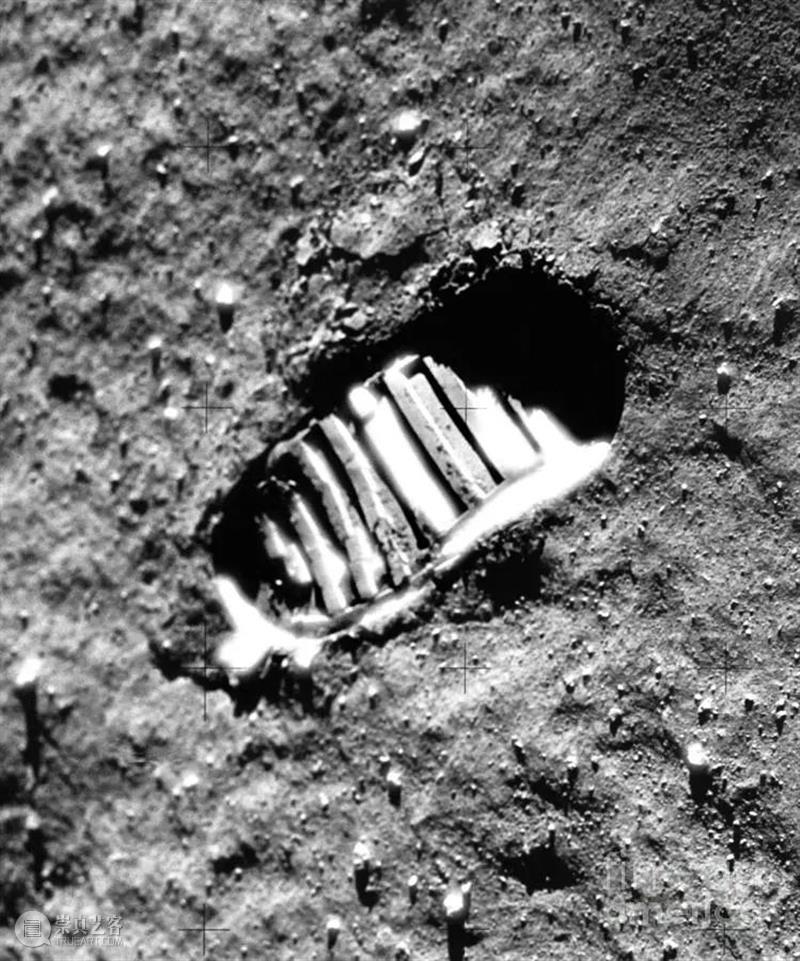 过去的未来主义艺术家：高磊  北京当代艺博会 过去 未来 主义 高磊 艺术家 高磊左 万物 遗迹 现场 签名 崇真艺客