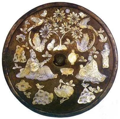博物馆的古代铜镜，为何都是以背面示人？ 博物馆 古代 背面 铜镜 上方 青铜器 账号 木雕 文化 知识 崇真艺客