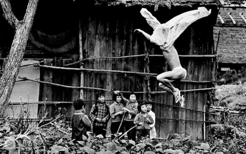 展览 | 细江剧场：“重要的是自己的方式，抛弃一切既成观念，即使不是摄影也不在乎。” 方式 观念 剧场 细江英公 蔷薇刑 木格堂 细江英公写真展 作品 实验性 成名作 崇真艺客