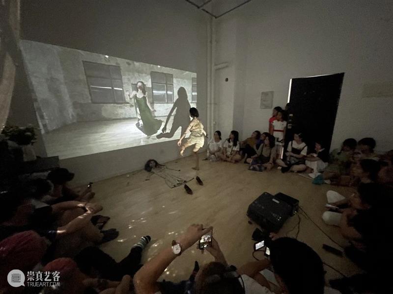 A4驻留 | 活动预告：工作室开放日来了，8月宜你来做客 工作室 开放日 成都 艺术家们 艺术创作 当地 灵感 麓湖 A4美术馆 社区 崇真艺客