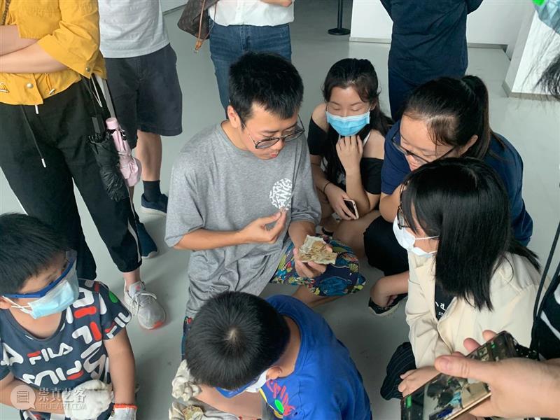 当文艺复兴遇上恐龙？喜玛拉雅美术馆的公益活动回顾！  欢迎来到 公益 活动 喜玛拉雅美术馆 文艺复兴 恐龙 喜玛拉雅美术馆联合上海艺 平台 博物 频道 创始人 崇真艺客