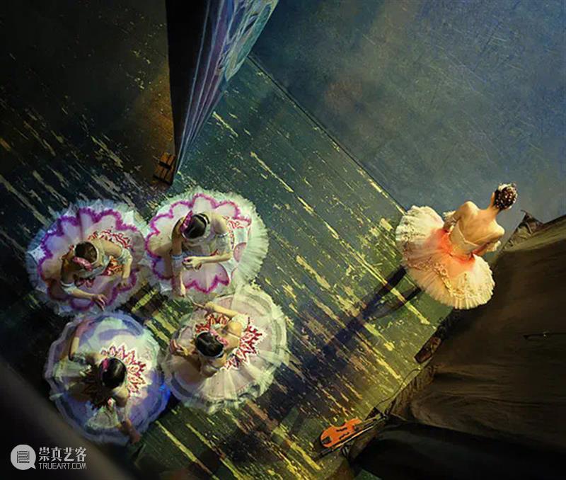 摄影 | 摄影的丰富细节与绘画的狂放线条相结合,一幅幅如画如影的印象芭蕾 细节 狂放 线条 印象 芭蕾 上方 中国舞台美术学会 右上 星标 本文 崇真艺客